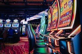Meja blackjack dealer langsung di royal188 slot dengan studio HD berkualitas tinggi